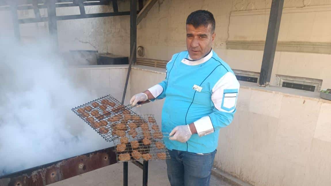 OKULUMUZ PANSİYONUNDA MANGAL KEYFİ